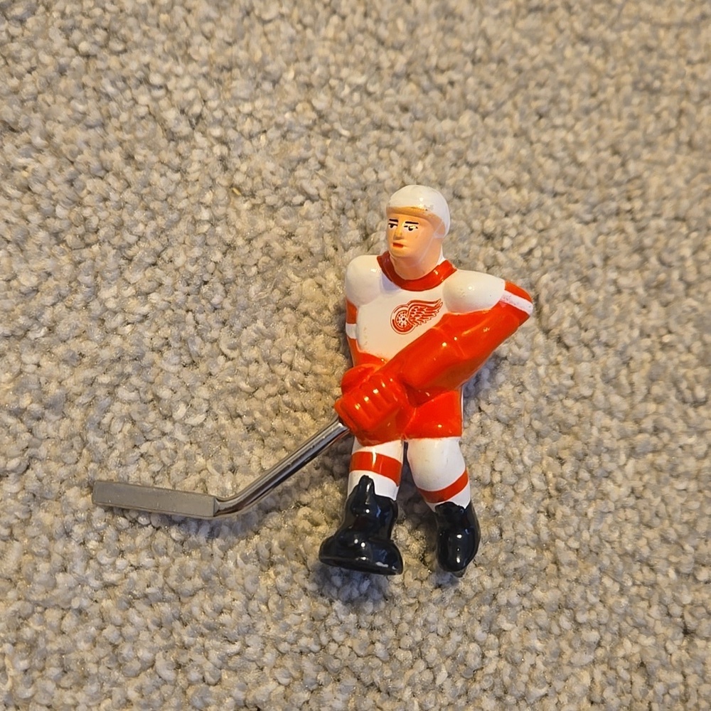 Detroit Red Wings Rod Hockey Player Figurine